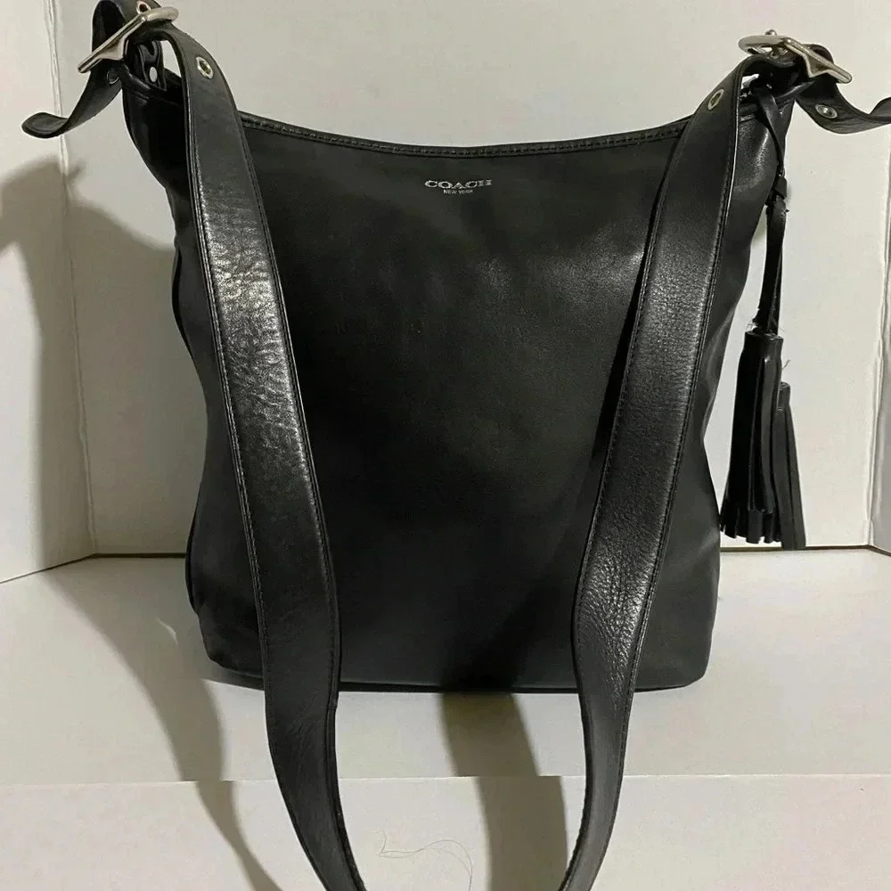 Coach vintage black leather shoulder handbag